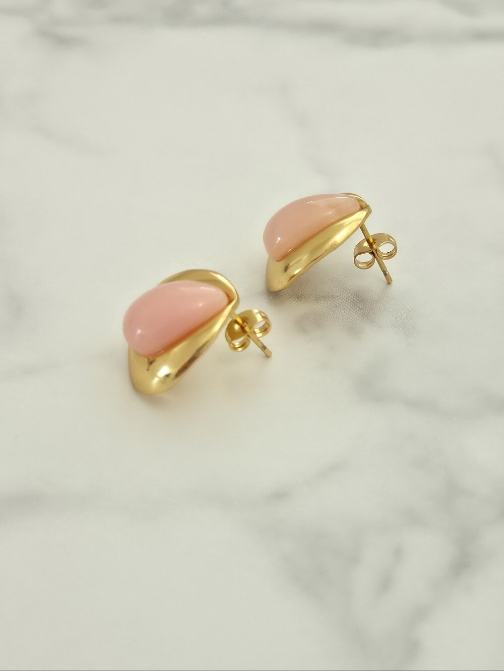 Gold Tone Pink Teardrop Statement Stud Earrings Modern Retro Jewelry - Picture 7 of 15